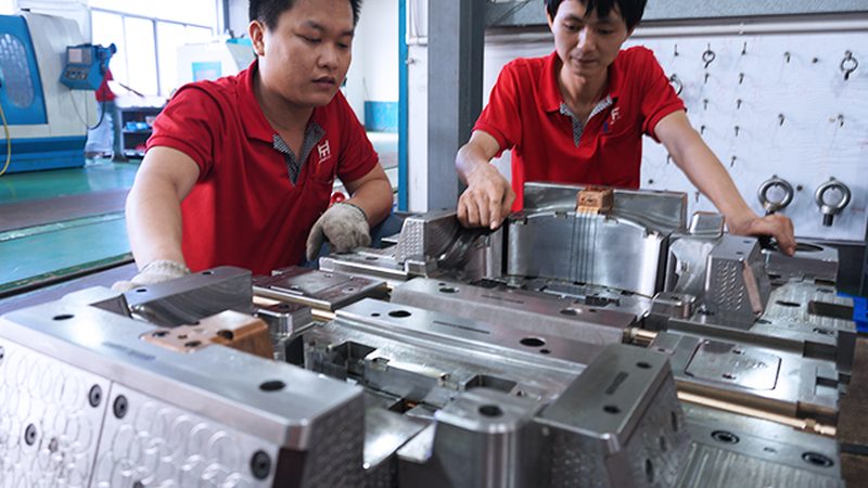 级进模冲压尺寸精度：揭秘影响精度的关键因素**